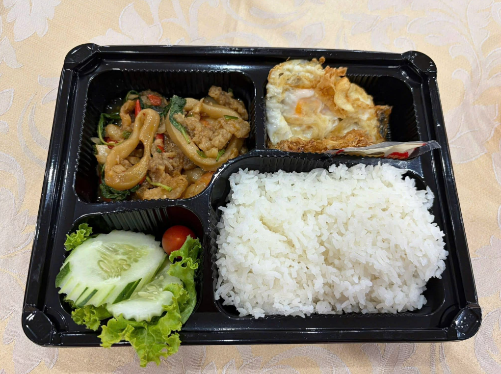 Bữa trưa sơ sài dành cho các vận động viên tham gia thi đấu.