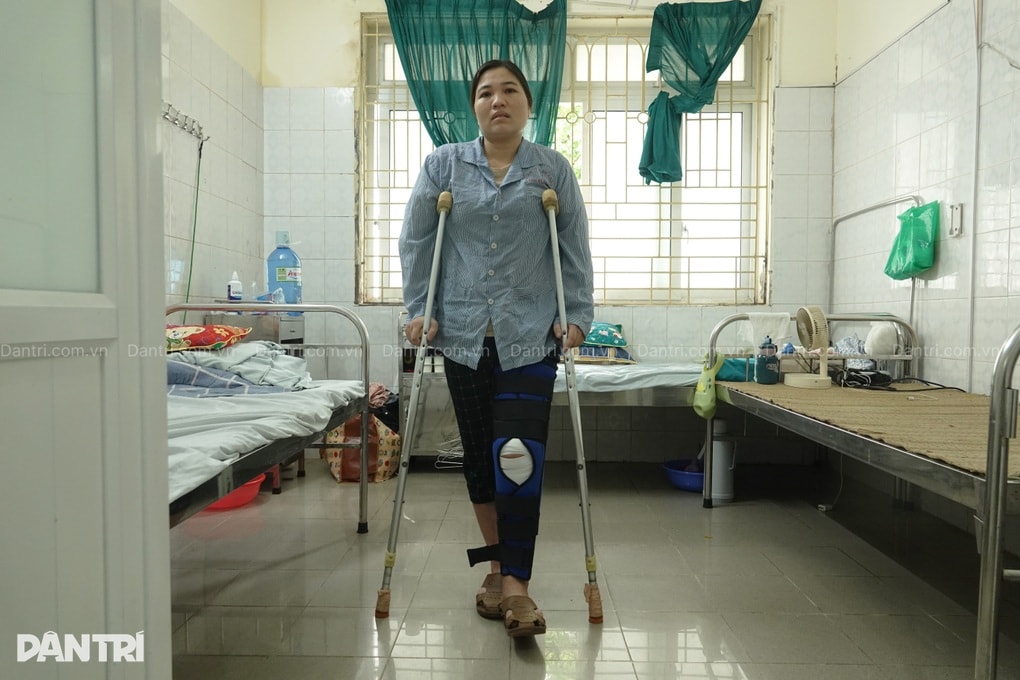 Chồng mất, con khuyết tật nặng, mẹ nghèo vừa ra viện vẫn gắng mưu sinh - 4 Chồng mất, con khuyết tật nặng, mẹ nghèo vừa ra viện vẫn gắng mưu sinh - 4