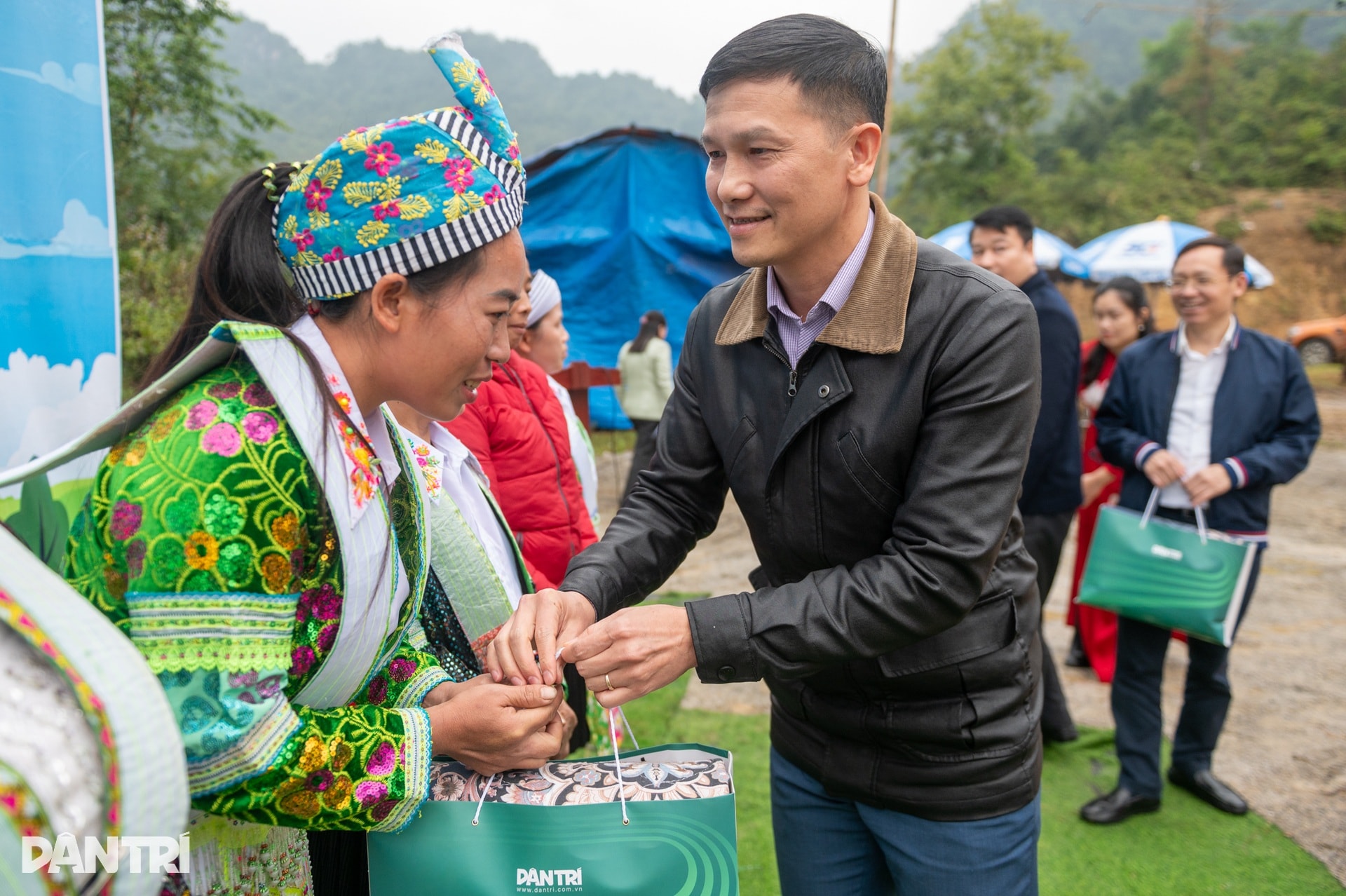 Báo Dân trí khởi công 7 nhà Nhân ái, chung tay hồi sinh bản làng sau bão lũ - 9