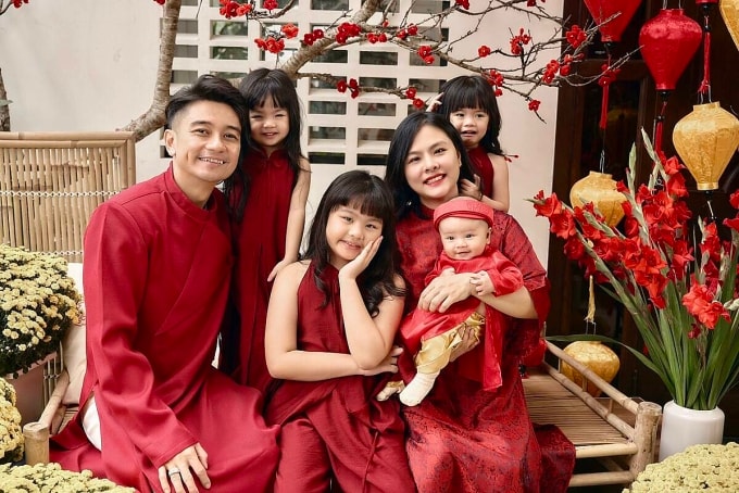 Gia đình Vân Trang chụp ảnh Tết 2025. Ảnh: Nhân vật cung cấp