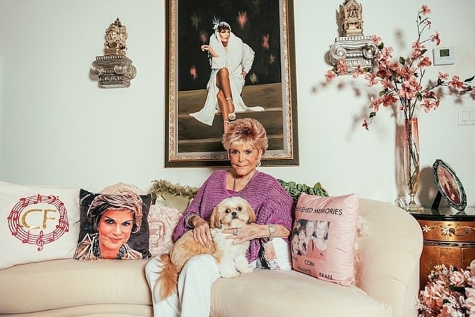 Danh ca Connie Francis chụp hình tại nhà riêng ở Florida hồi tháng 6. Ảnh: Miami Herald