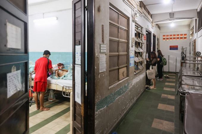 Cơ sở vật chất xuống cấp ở một bệnh viện tuyến cuối của TP HCM. Ảnh: Quỳnh Trần
