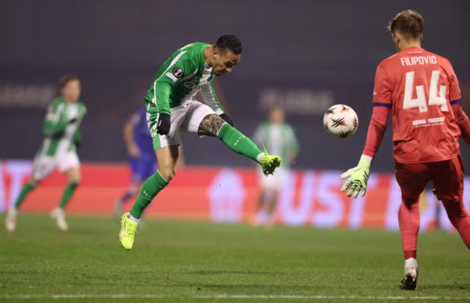 Antony lốp bóng vào lưới trống, nâng tỷ số lên 3-0 trong trận Betis gặp Dinamo Zagreb trên sân Maksimir, Zagreb, Croatia ngày 11/12/2025. Ảnh: Reuters