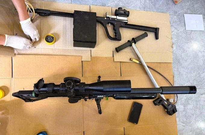 Khẩu súng mà Dương dùng bắn chết bà Trang. Ảnh: Thái Hà