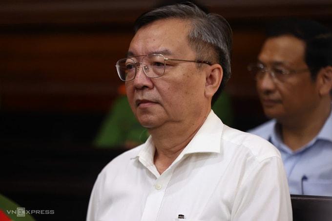 Ông Lê Hồng Sơn tại tòa. Ảnh: Trần Quỳnh