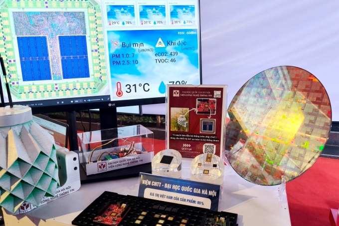 Một số mẫu chip dùng trong thiết bị IoT do Viện CNTT, Đại học Quốc gia Hà Nội nghiên cứu, phát triển. Ảnh: Trọng Đạt