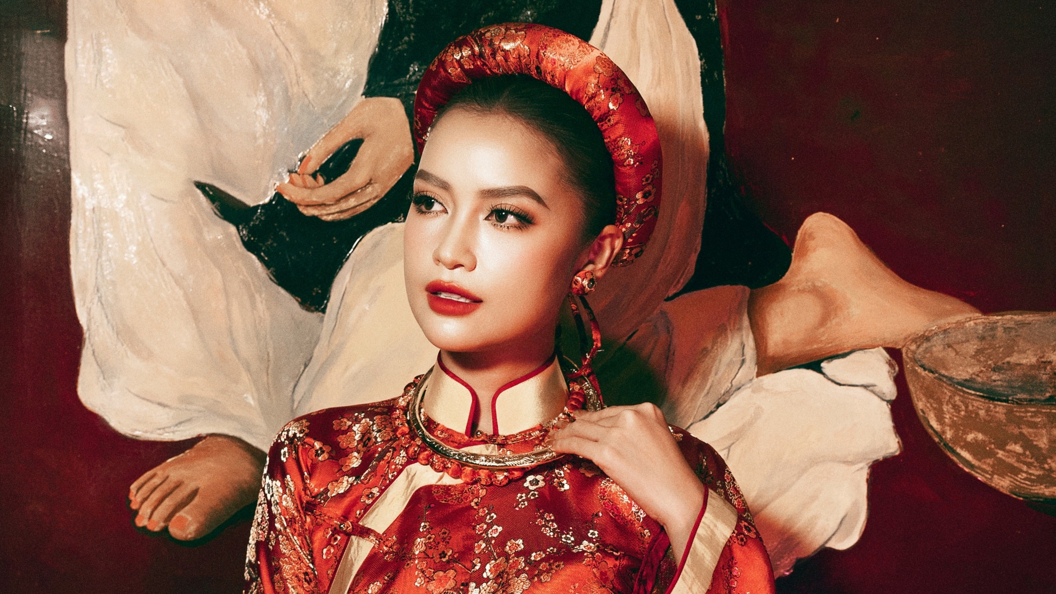 Hoa hậu Phương Linh, Ngọc Châu, Xuân Hạnh diễn áo dài