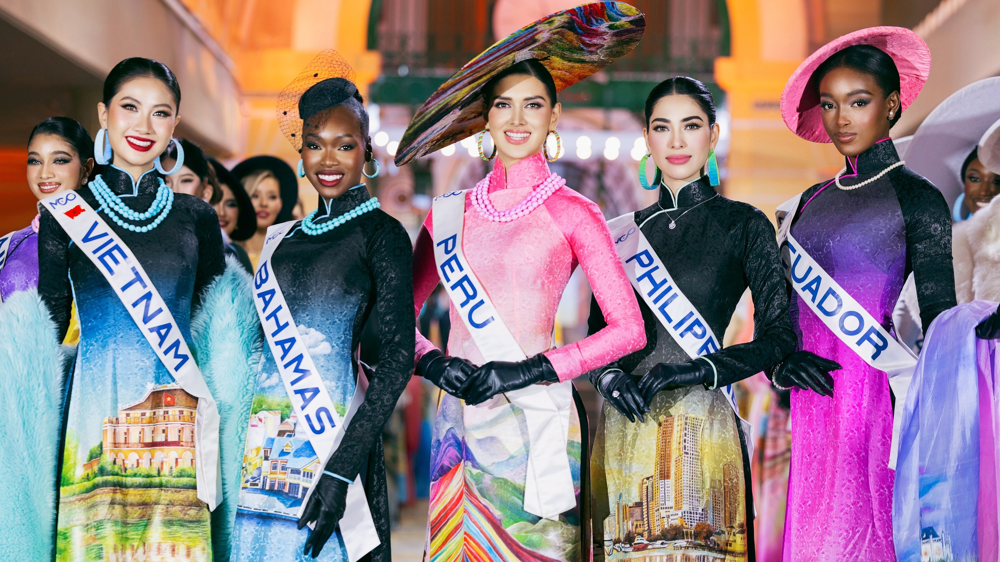 Màn công bố top 5 người đẹp áo dài tại Miss Cosmo 2025