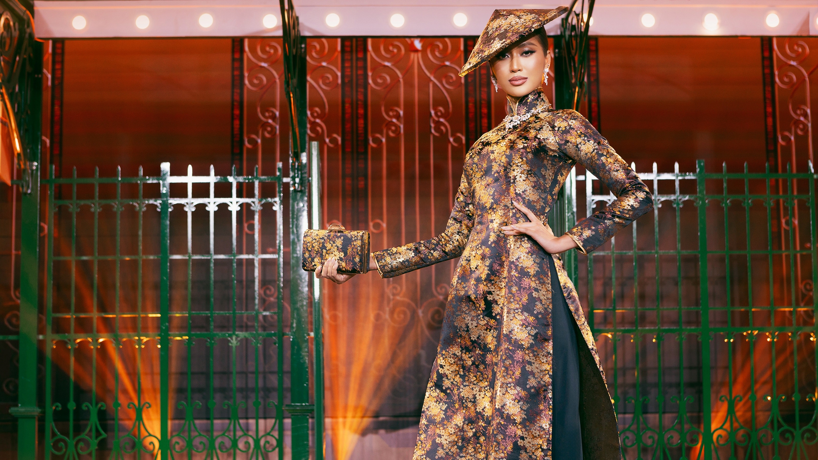 Miss Cosmo 2024 diễn áo dài