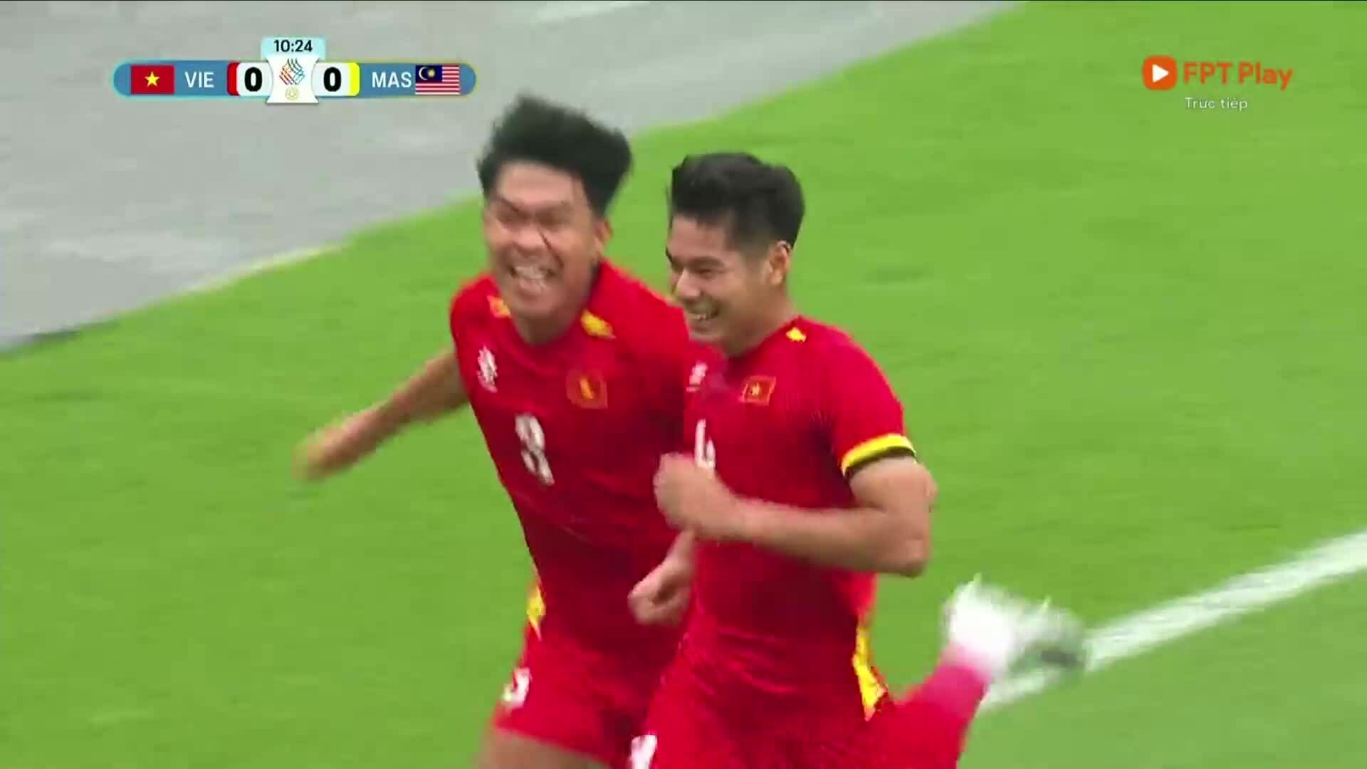 Việt Nam dẫn Malaysia 1-0