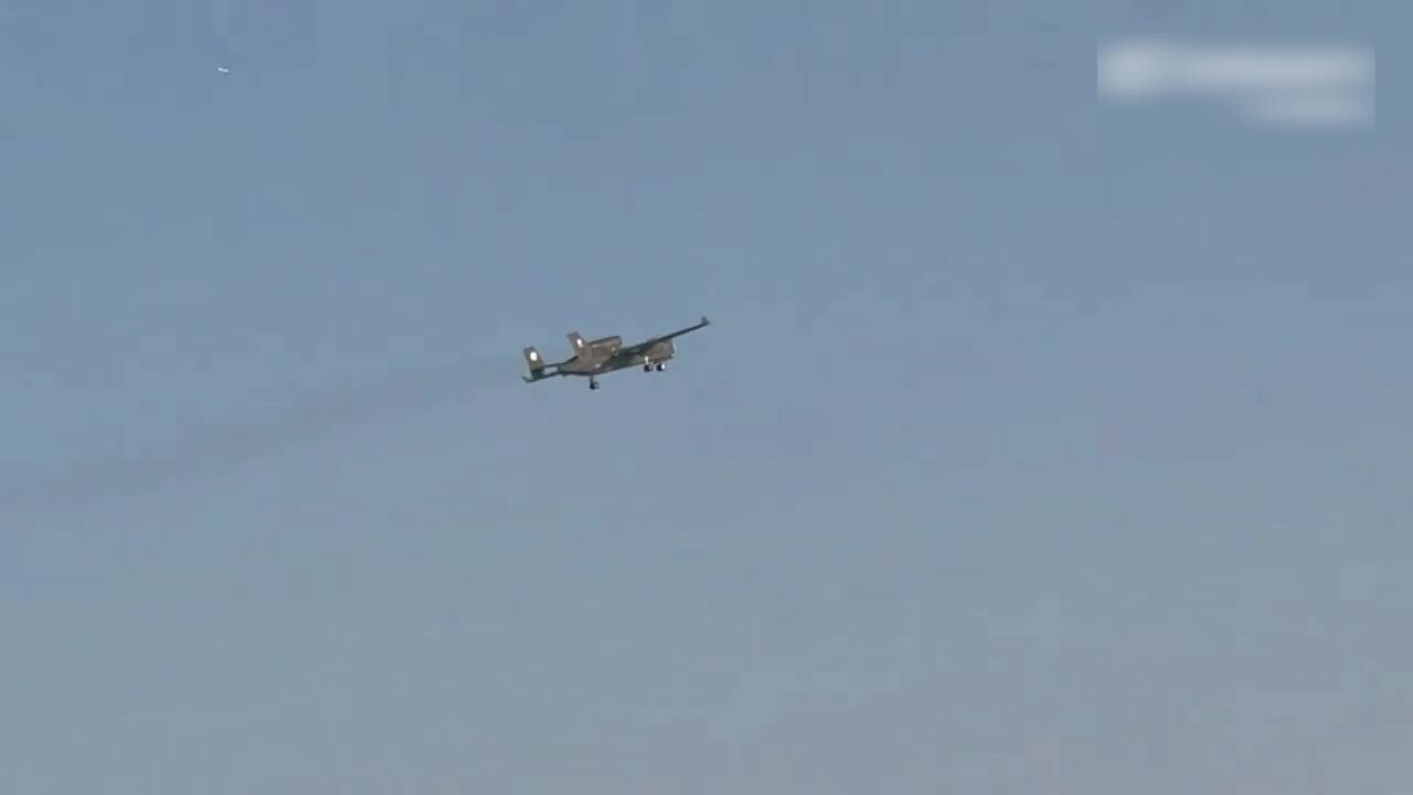 'UAV mẹ - con' Trung Quốc lần đầu bay thử