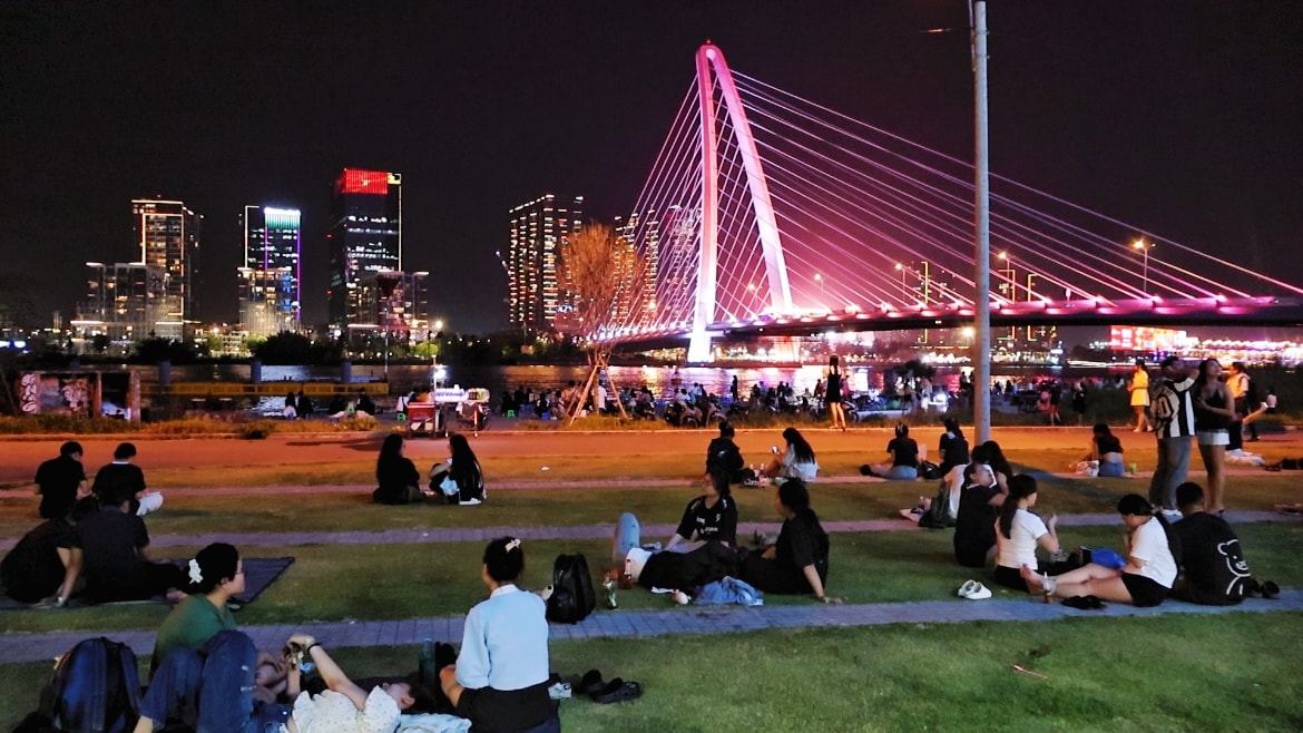 Tọa độ check-in "view triệu đô" hút giới trẻ TP HCM  - Ảnh 1.