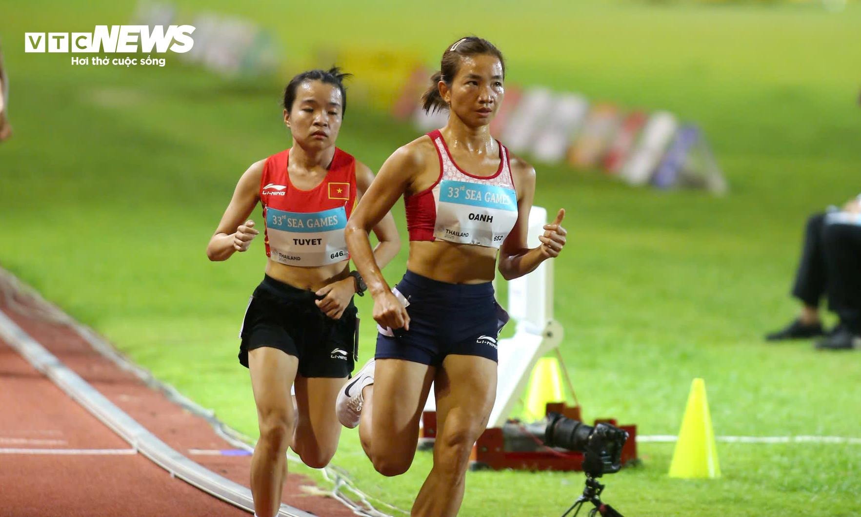 Đây không phải lần đầu tiên các vận động viên Việt Nam chia nhau 2 vị trí dẫn đầu và bỏ xa phần còn lại ở nội dung này.