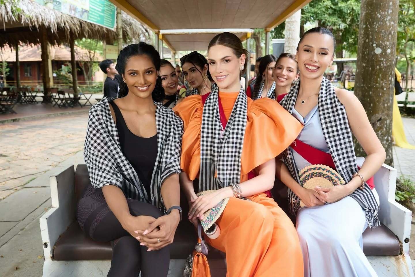 Suốt 2 tuần tham gia cuộc thi tại Việt Nam, người đẹp được đánh giá là thân thiện, liên tục tạo được thiện cảm với các thí sinh khác.