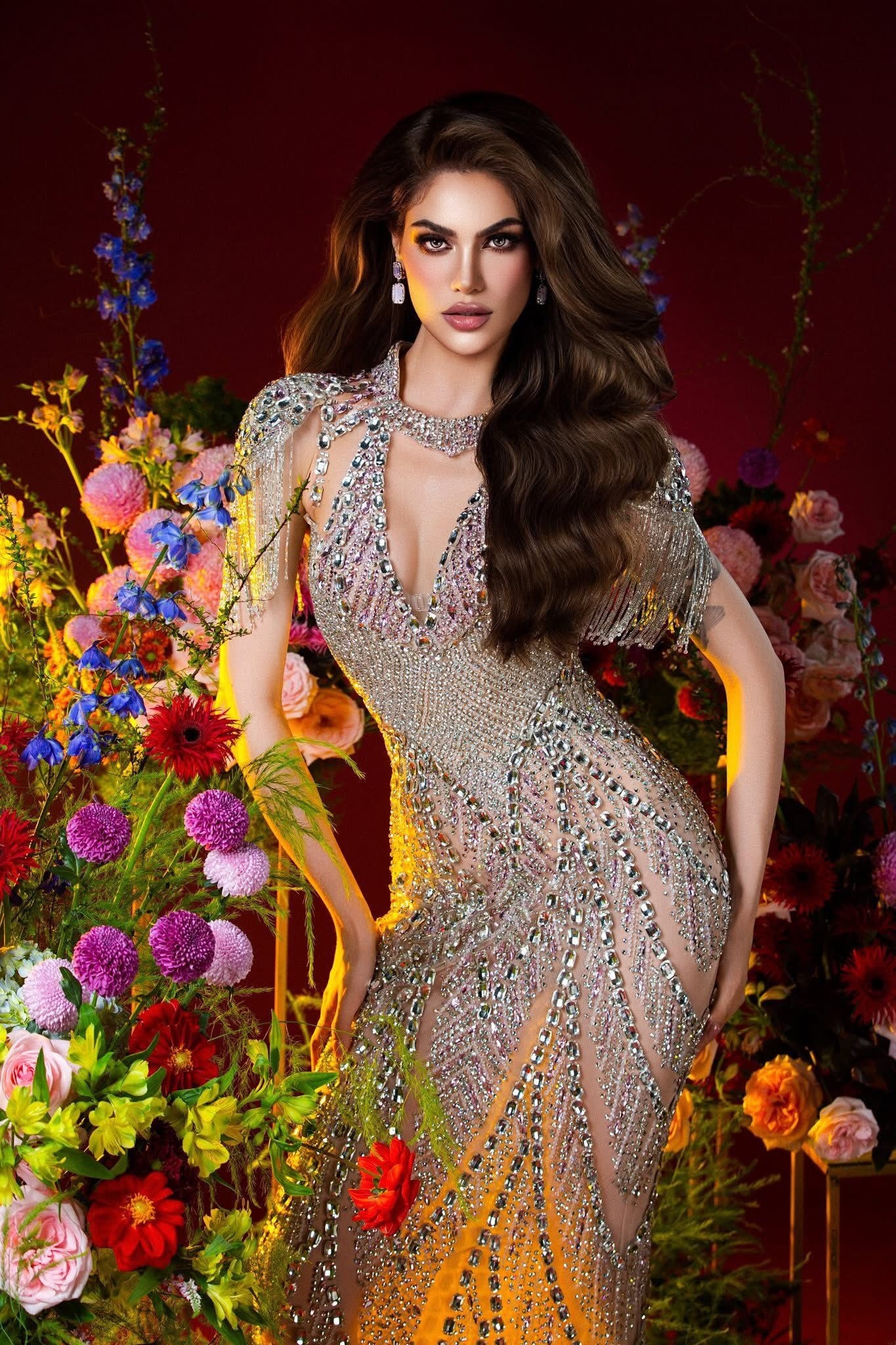 Không chỉ gây chú ý nhờ nhan sắc, cô được đánh giá là một nghệ sỹ đa tài khi đảm nhiệm nhiều vai trò như ca sỹ, nhạc sỹ, người mẫu và MC truyền hình. Cô đang là ngôi sao toàn năng tại quê nhà.