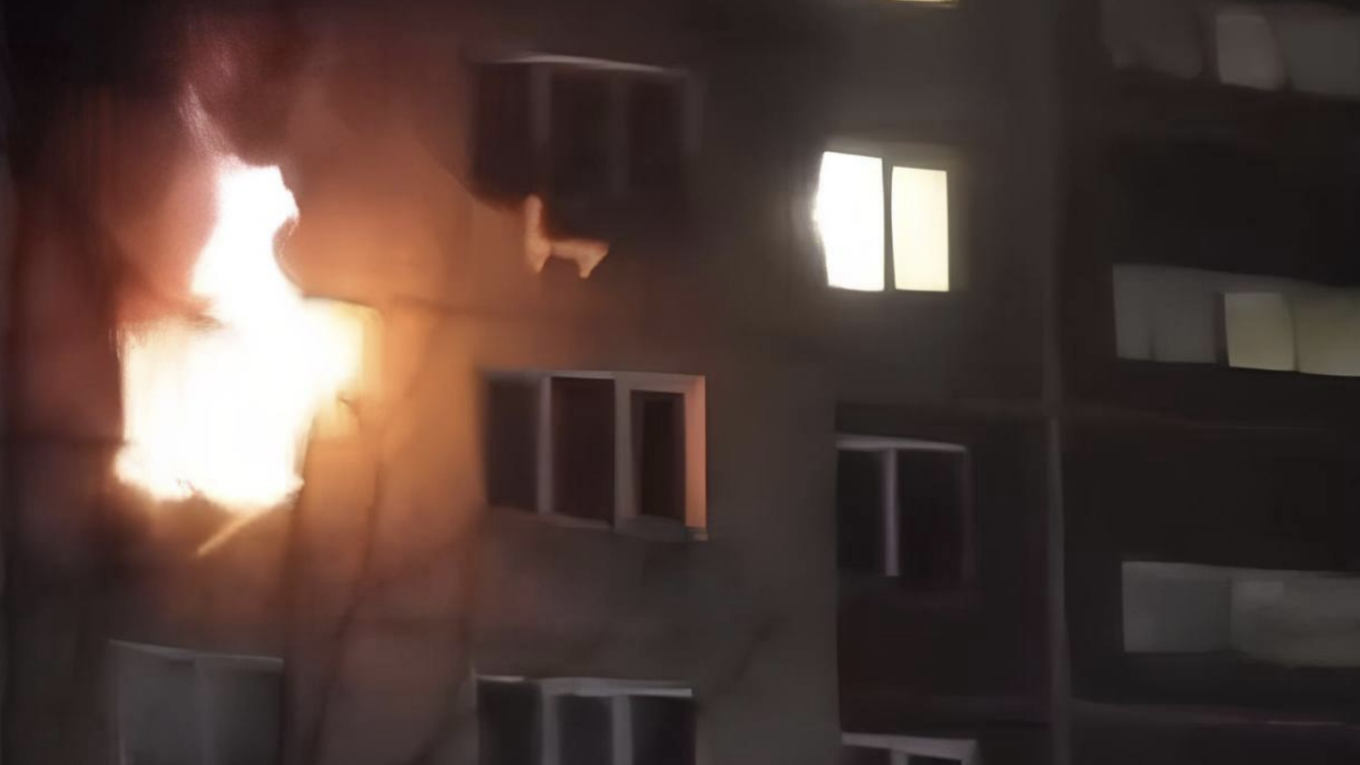 Giới chức địa phương cho biết một cuộc tấn công bằng UAV của Ukraine nhằm vào thành phố Saratov, miền Trung nước Nga, khiến 2 người thiệt mạng. (Ảnh: Baza/Telegram)