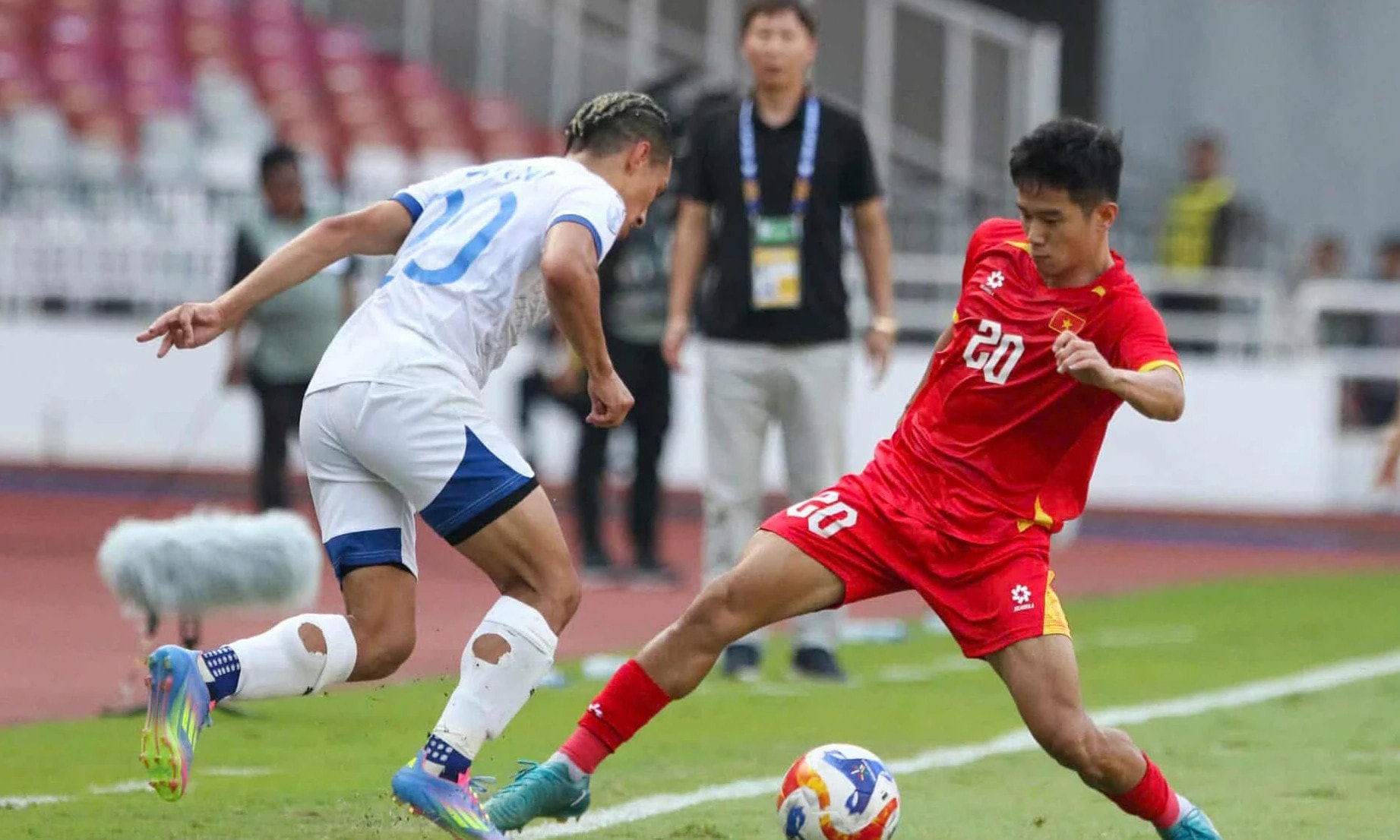 U22 Việt Nam đấu với Philippines ở bán kết SEA Games 33.
