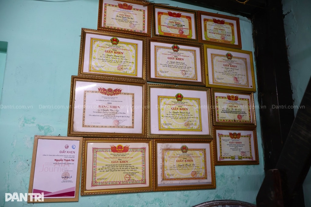 Vợ chồng khuyết tật nặng cầm cố nhà cửa để 2 con có cơ hội đi học - 2 Vợ chồng khuyết tật nặng cầm cố nhà cửa để 2 con có cơ hội đi học - 2