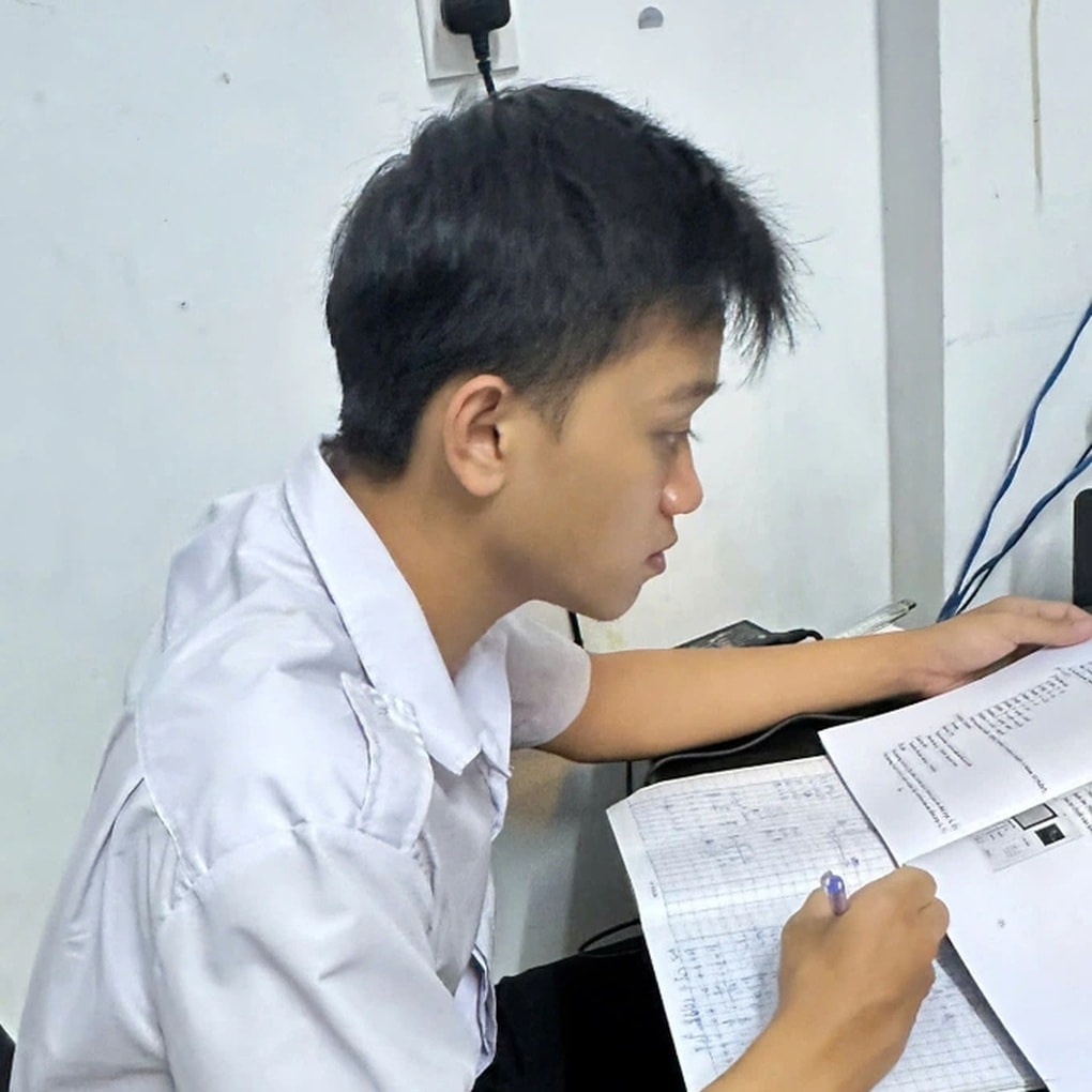 Vợ chồng khuyết tật nặng cầm cố nhà cửa để 2 con có cơ hội đi học - 3 Vợ chồng khuyết tật nặng cầm cố nhà cửa để 2 con có cơ hội đi học - 3