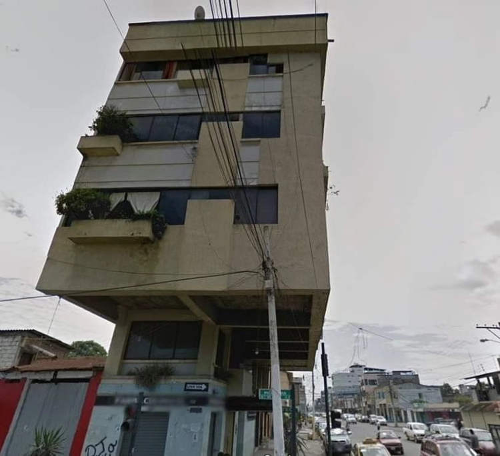 Tòa nhà dặt dẹo như sắp đổ, trụ vững qua nhiều trận động đất suốt 30 năm - 2 Tòa nhà dặt dẹo như sắp đổ, trụ vững qua nhiều trận động đất suốt 30 năm - 2