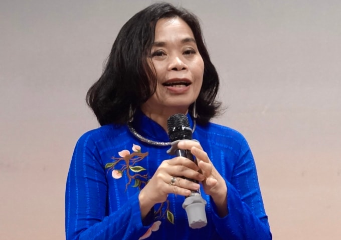 Nhà văn Nguyễn Phan Quế Mai trong sự kiện giới thiệu sách ở Hà Nội. Ảnh: Thúy Hạnh