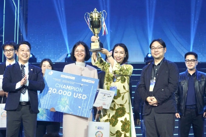 Quán quân của Cuộc thi Tìm kiếm tài năng khởi nghiệp sáng tạo quốc gia 2025 được trao cho Growlab. Ảnh: Phan Hoàn