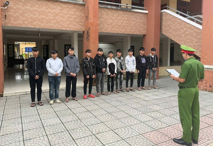 Mười thanh thiếu niên bị khởi tố. Ảnh: Phước Thành