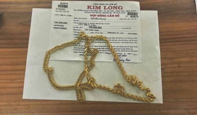 Vàng giả mà Bình dùng đi lừa đảo. Ảnh: Thái Hà
