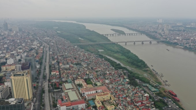 Một góc khu vực sông Hồng đoạn chảy qua cầu Long Biên. Ảnh: Ngọc Thành