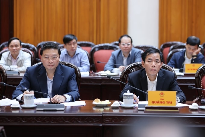 Lãnh đạo tỉnh Quảng Trị dự họp chiều 13/12. Ảnh: Nhật Bắc