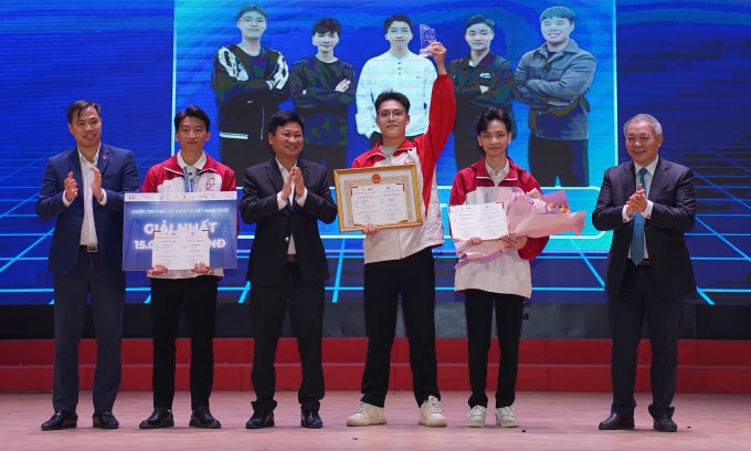 Đội IDS PTIT giành giải nhất VEDC 2025. Ảnh: REV