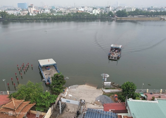 Phà Bình Quới đón khách sáng 13/12. Ảnh: Giang Anh