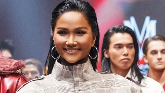 H'Hen Niê tái xuất sàn diễn sau sinh con