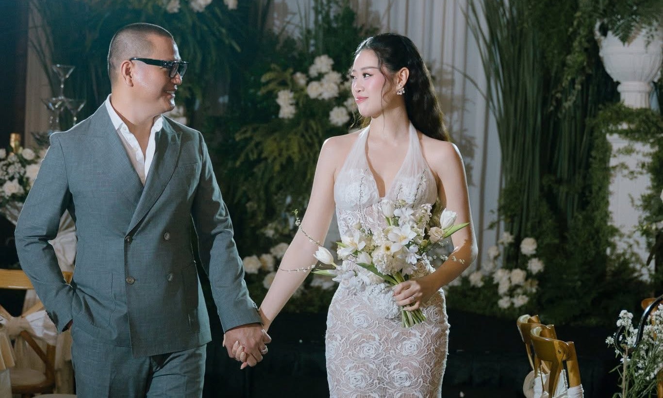 Vợ chồng Khánh Vân kỷ niệm ngày cưới