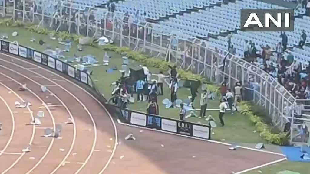 Hỗn loạn ngày mở màn tour Ấn Độ của Messi