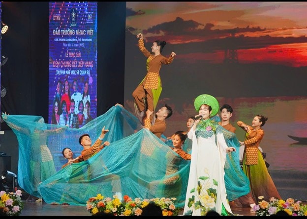 Nữ điều dưỡng chiến thắng Quán quân Đấu Trường Nhạc Việt 2025 ở tuổi ngoài 50- Ảnh 1.