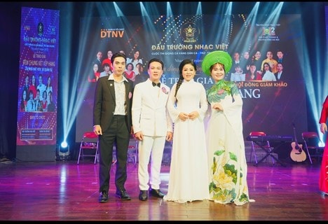 Nữ điều dưỡng chiến thắng Quán quân Đấu Trường Nhạc Việt 2025 ở tuổi ngoài 50- Ảnh 5.