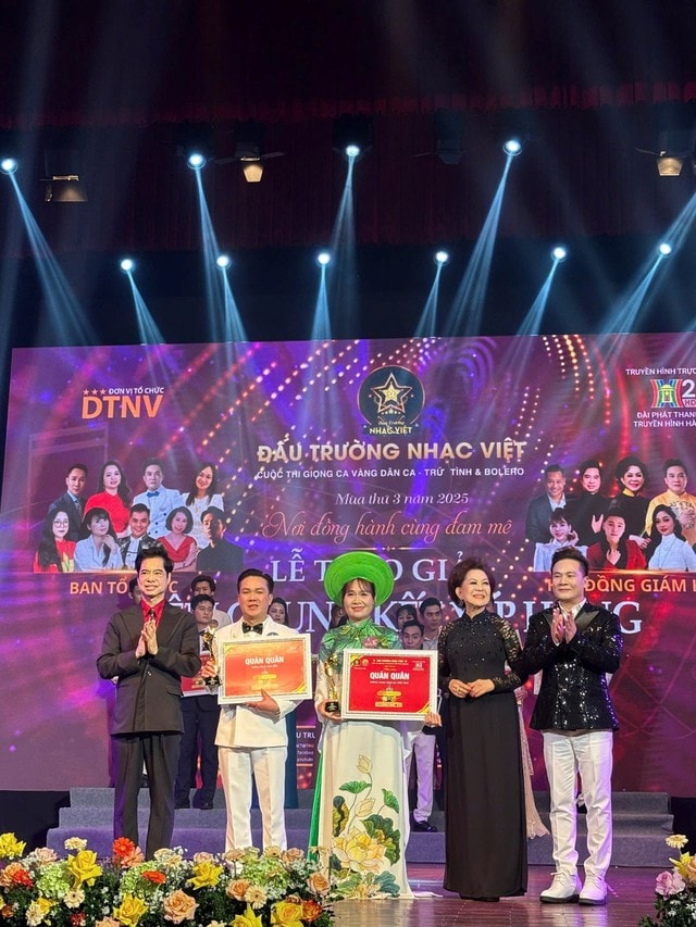 Nữ điều dưỡng chiến thắng Quán quân Đấu Trường Nhạc Việt 2025 ở tuổi ngoài 50- Ảnh 4.