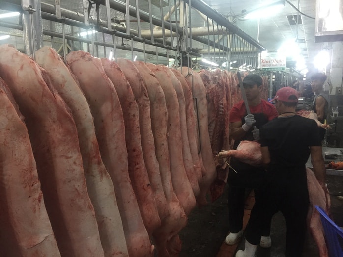 Giá heo hơi hôm nay, 13-12: Chợ đầu mối tiếp tục biến động - Ảnh 1.