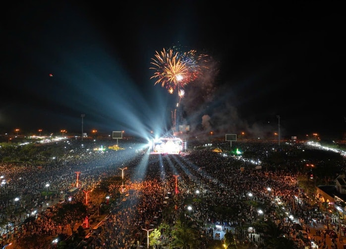 Giải độc đắc Xổ số miền Nam lộ diện tại phường đông dân nhất cả nước - Ảnh 3. Giải độc đắc Xổ số miền Nam lộ diện tại phường đông dân nhất cả nước - Ảnh 3.