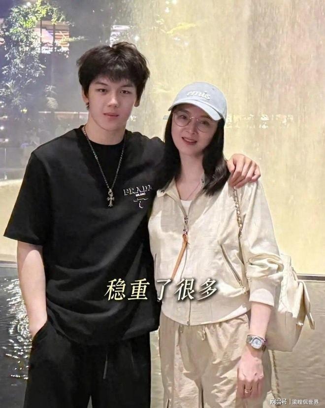 Hoan Chau cach cach anh 2