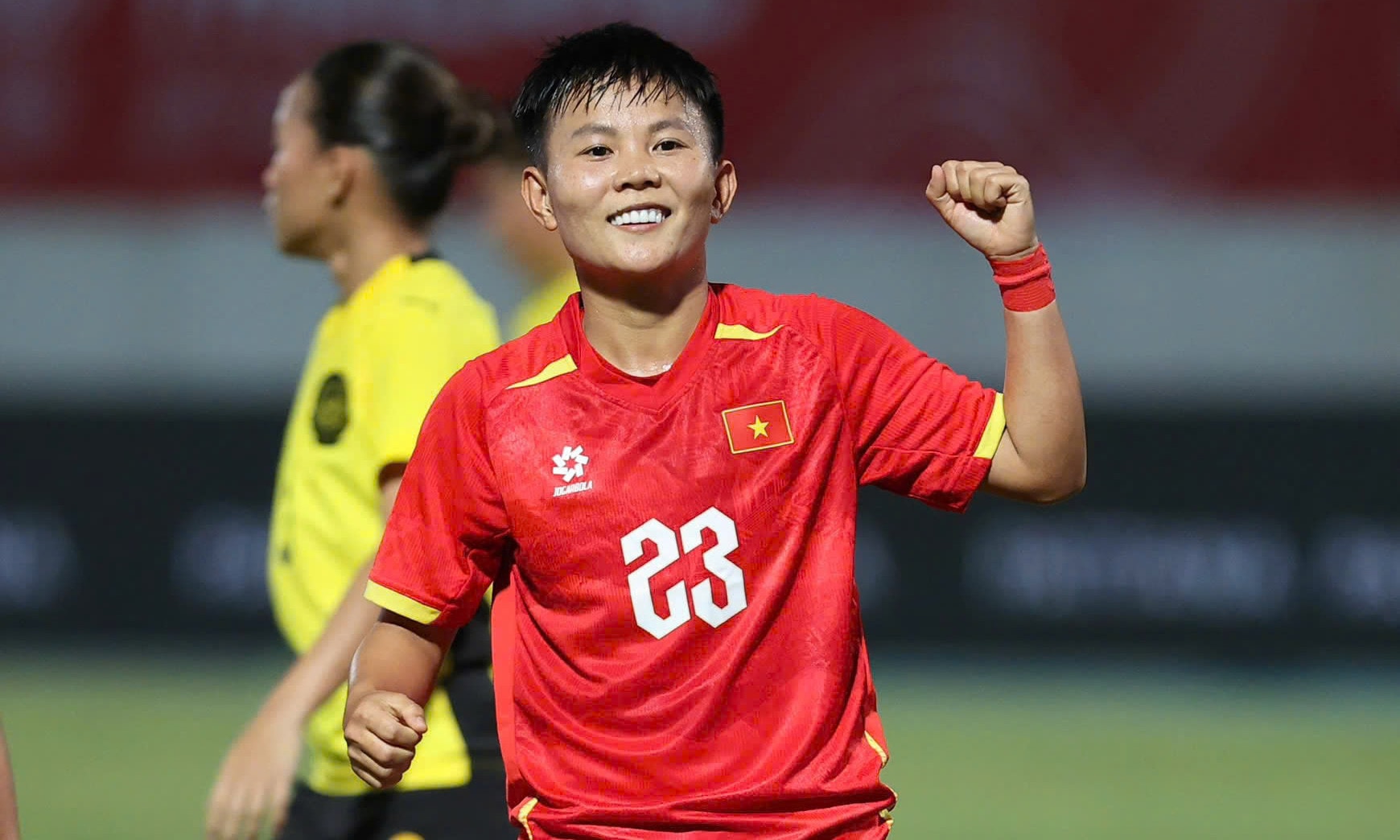 Đội tuyển bóng đá nữ Việt Nam đấu với Philippines.