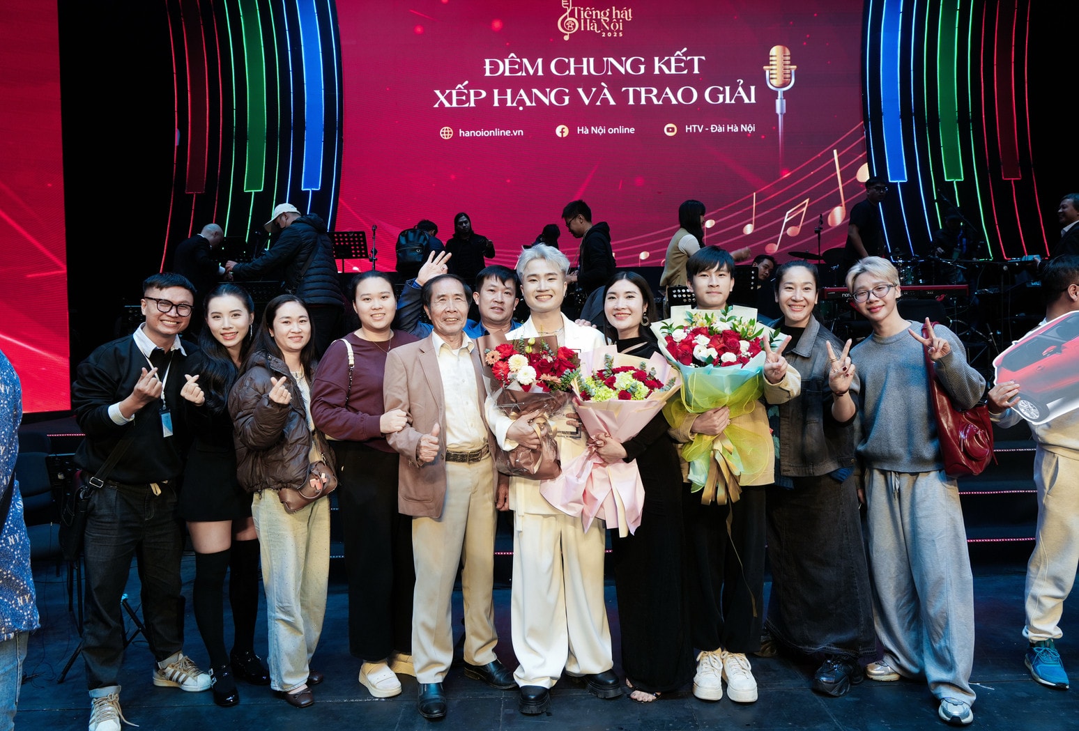 Gia đình chúc mừng Cường DuyC.