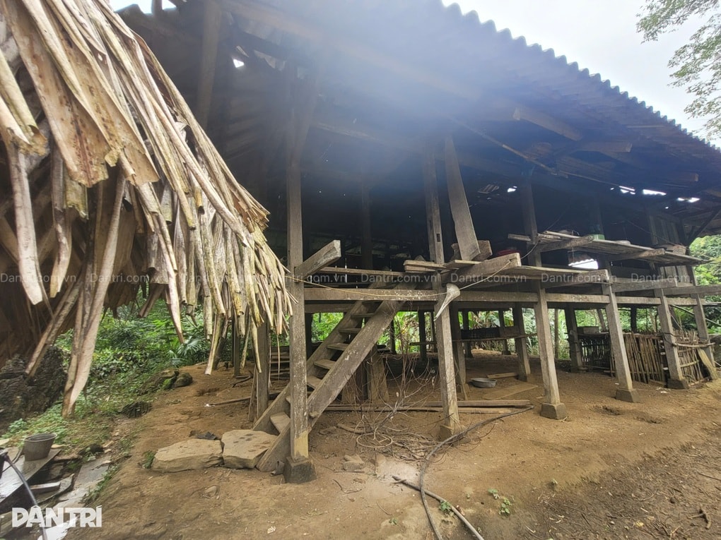 Người đàn ông bị khối u hành hạ và nỗi lo dắt bà lão chạy trốn gió mưa - 5