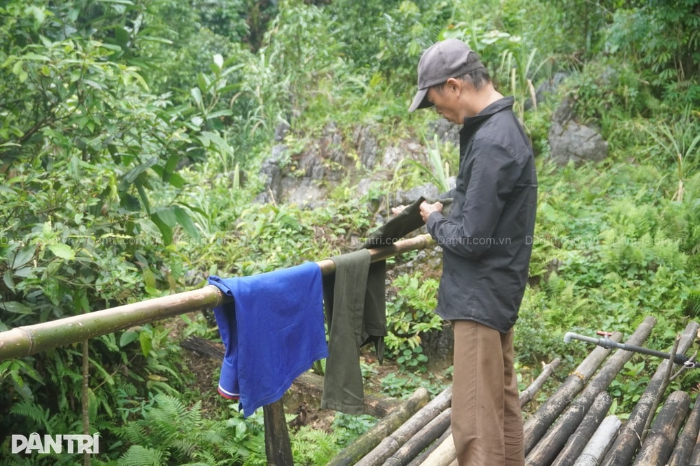 Người đàn ông bị khối u hành hạ và nỗi lo dắt bà lão chạy trốn gió mưa - 4