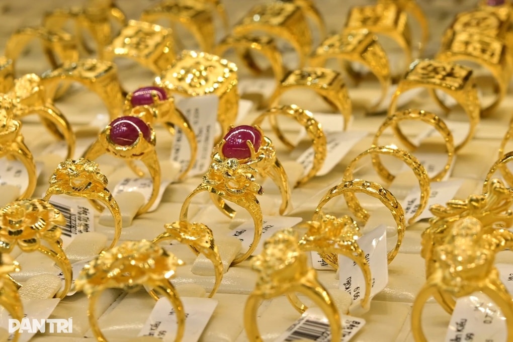 Dự báo giá vàng sau tuần tăng vượt 4.300 USD/ounce - 1 Dự báo giá vàng sau tuần tăng vượt 4.300 USD/ounce - 1