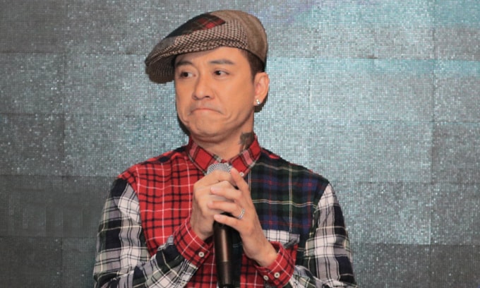 Tuấn Hưng nhiều lần kìm nén cảm xúc khi nói về mẹ. Ảnh: Bin Leo