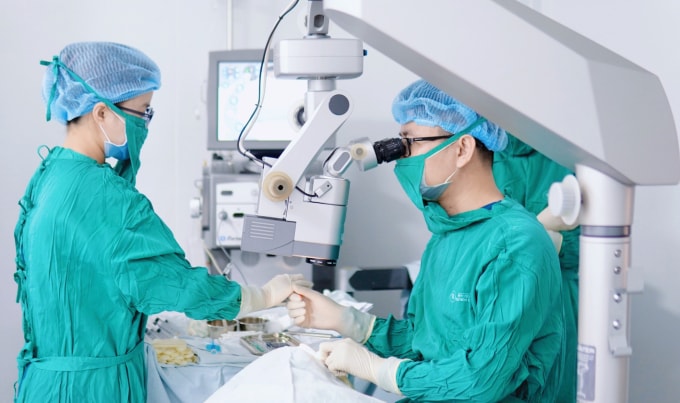 Phẫu thuật tại Bệnh viện Mắt Sài Gòn Đà Lạt. Ảnh: Bệnh viện cung cấp