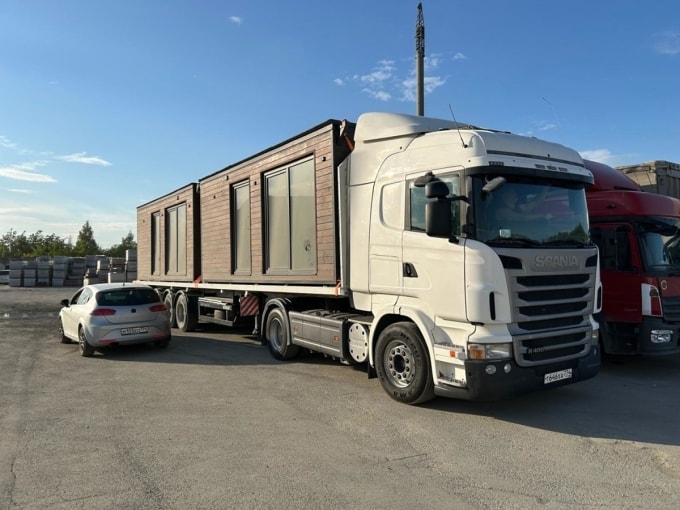 Cabin chứa drone gắn chất nổ được đặt trên xe tải hồi tháng 5. Ảnh: SBU