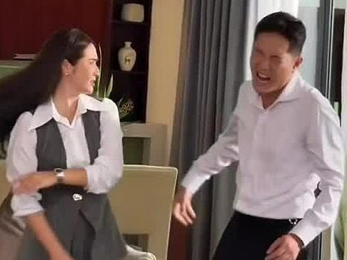 Hậu trường Huyền Lizzie tát Chí Nhân